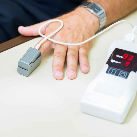 Pulsoksimetre, karbon monoksit difüzyon testi ve kapiller kan örneklemesi, havanın kanınıza ne kadar etkili biçimde ulaştığına bakan üç farklı ölçümdür